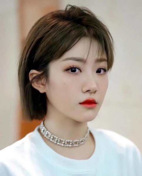 头大适合什么发型