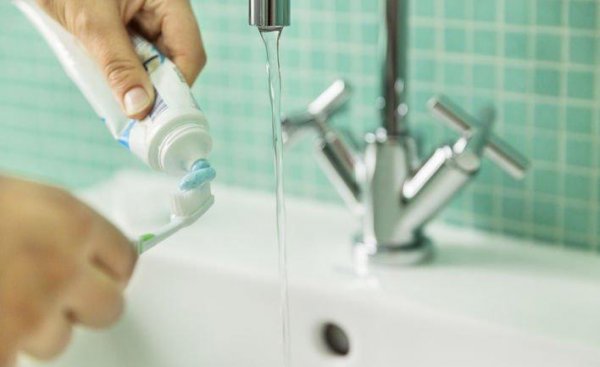 顽固油渍怎么去除衣服