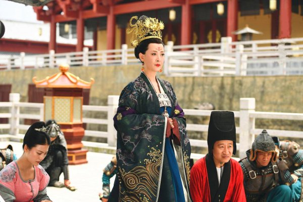 有关造纸术改造者蔡伦的简介