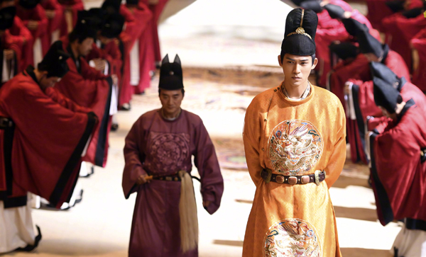 有关造纸术改造者蔡伦的简介