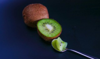 生的猕猴桃能吃吗 生的猕猴桃还没熟透能不能食用呢