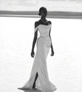 黄皮肤穿什么颜色的衣服最显白 皮肤黄穿哪种颜色显瘦