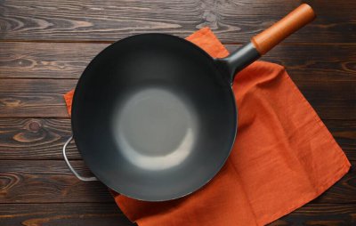 生铁锅好还是熟铁锅好 生铁锅和熟铁锅哪个适合家用