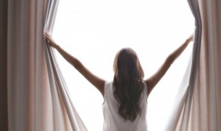 如何选择窗帘颜色 选择窗帘颜色的方法