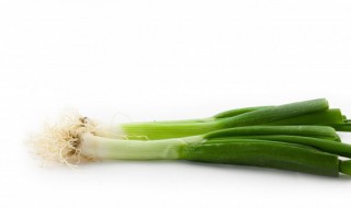 常吃生大葱有什么好处 常吃生大葱对身体有哪些好处