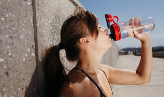 男孩水杯刻什么字适合 男孩水杯刻哪些字适合