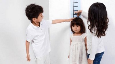 儿童标准身高体重对照表2023 影响孩子身高的因素
