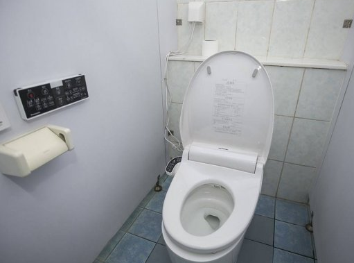 马桶圈松动怎么修理图解