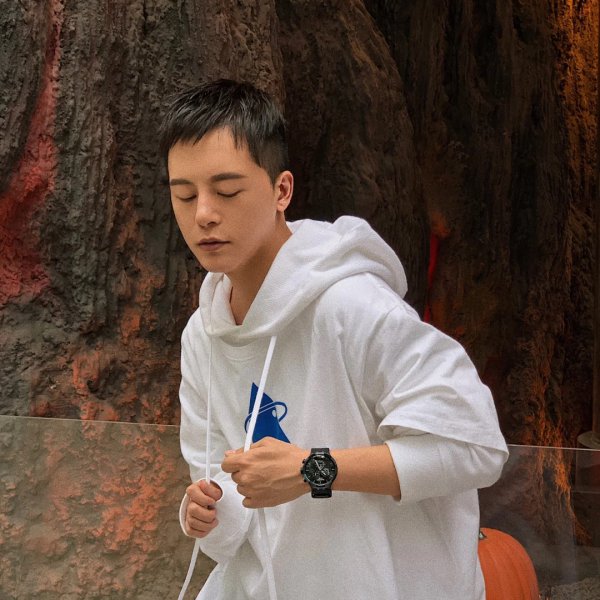 男生戴手表应该戴在哪只手上