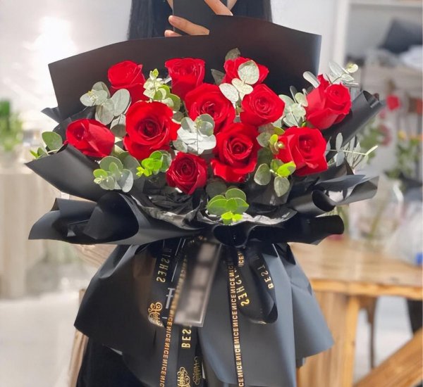 11朵红玫瑰适合送什么人