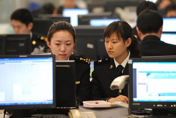 体制内和体制外是什么意思