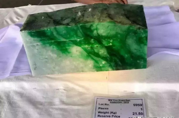 满绿翡翠1000万价格手镯