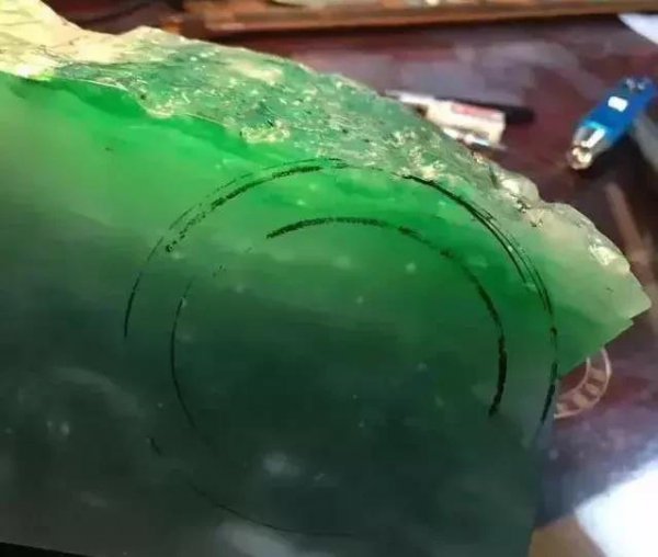 满绿翡翠1000万价格手镯