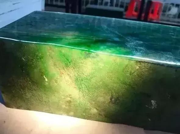 满绿翡翠1000万价格手镯