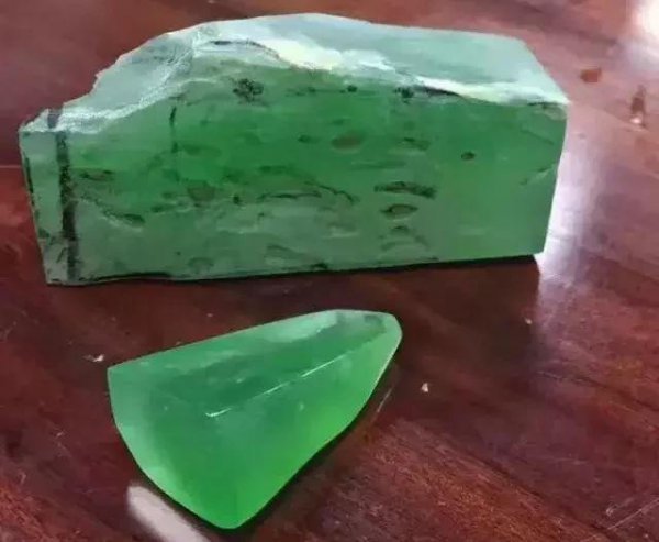 满绿翡翠1000万价格手镯