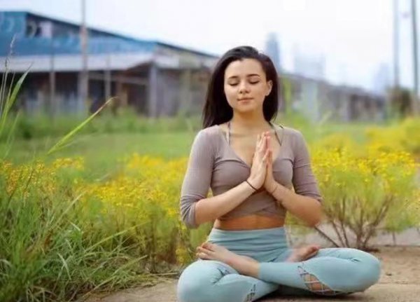 适合50岁练的瑜伽基本动作