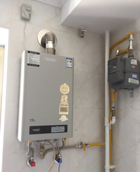 燃气热水器和电热水器哪个更省钱更安全