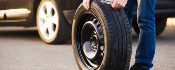 汽车更换轮胎注意事项