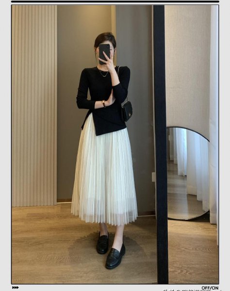 黑色百褶裙配什么上衣好看