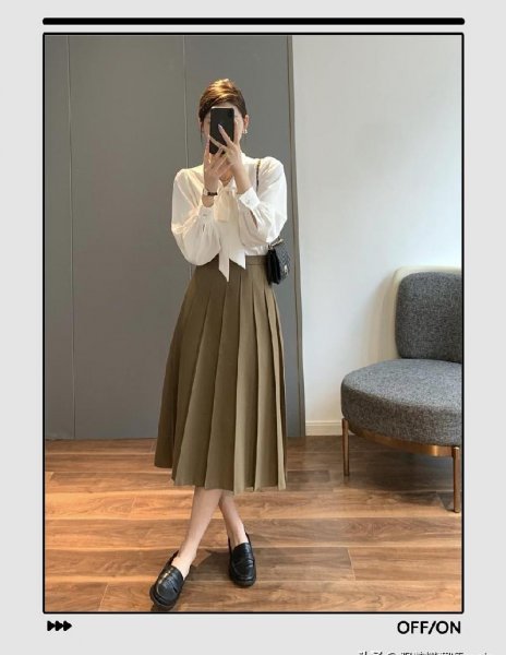 黑色百褶裙配什么上衣好看