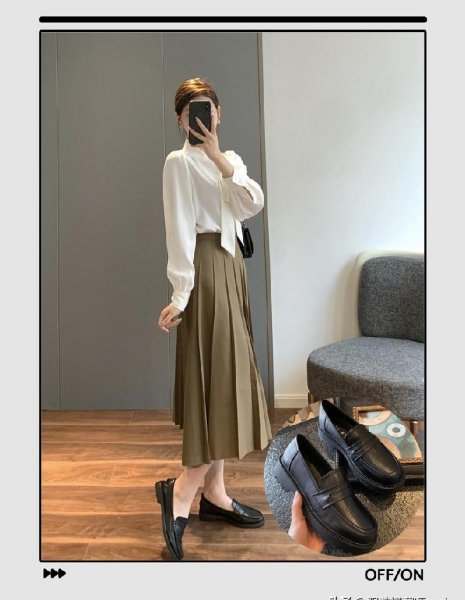 黑色百褶裙配什么上衣好看