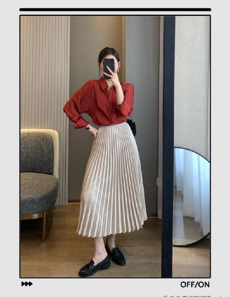 黑色百褶裙配什么上衣好看