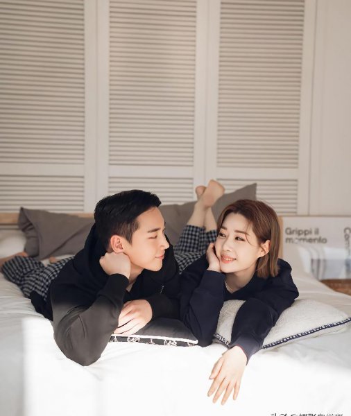 情侣拍照姿势怎么摆手势