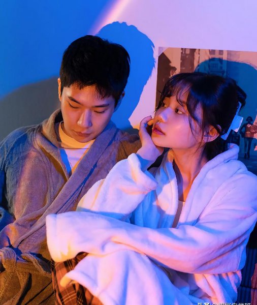 情侣拍照姿势怎么摆手势