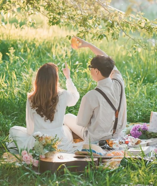 情侣拍照姿势怎么摆手势