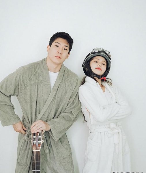 情侣拍照姿势怎么摆手势