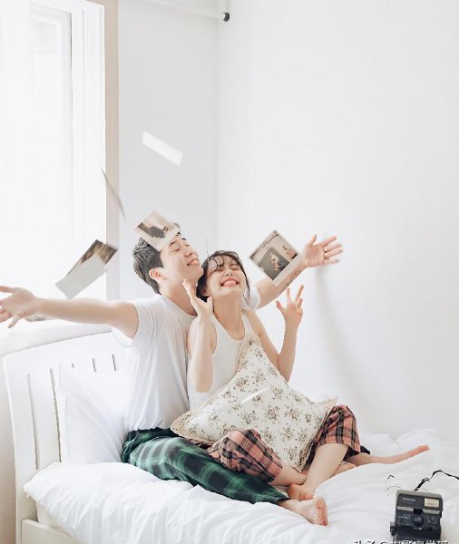 情侣拍照姿势怎么摆手势