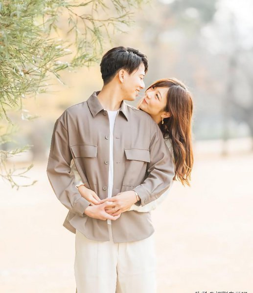 情侣拍照姿势怎么摆手势