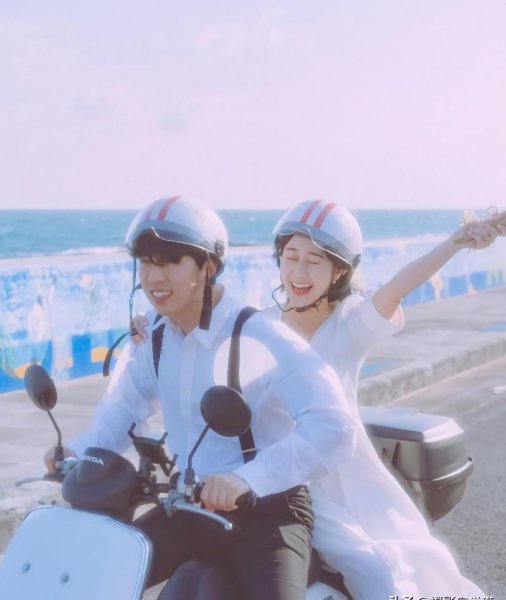 情侣拍照姿势怎么摆手势