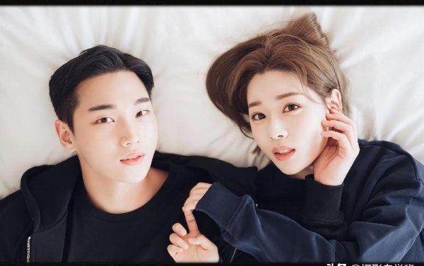 情侣拍照姿势怎么摆手势