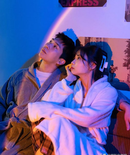 情侣拍照姿势怎么摆手势