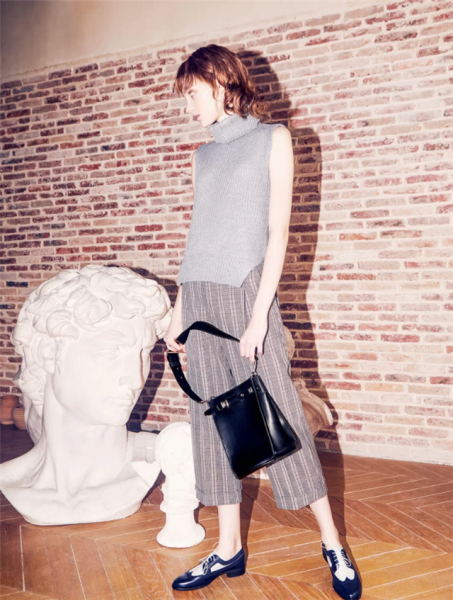 小皮鞋怎么搭配衣服裤子