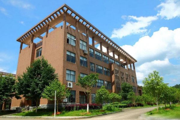 景德镇陶瓷大学是几本