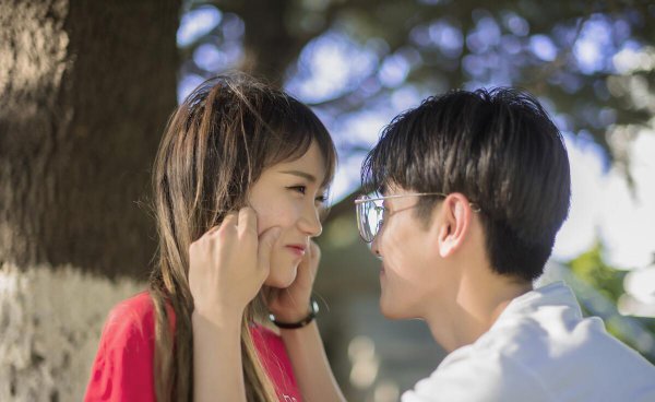 狮子座男生喜欢一个人的表现超准