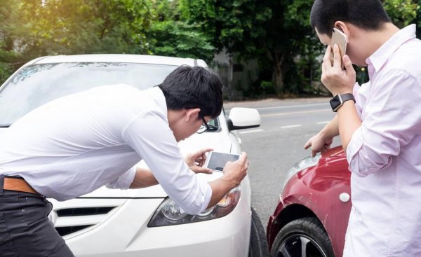 自己把车撞了车损险怎么赔