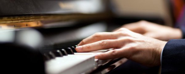 如何辨别钢琴的好坏