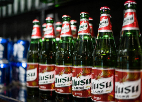 乌苏啤酒是哪里产的品牌