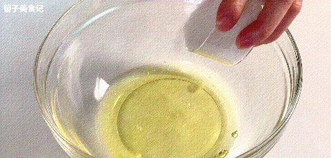 戚风蛋糕膨胀太高开裂原因