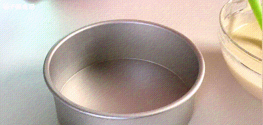 戚风蛋糕膨胀太高开裂原因