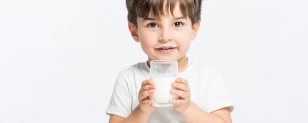 牛奶变酸了还能喝吗