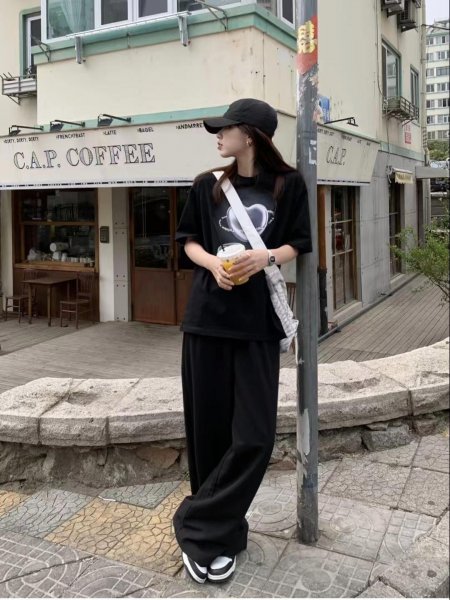 黑色西装裤配什么上衣比较好