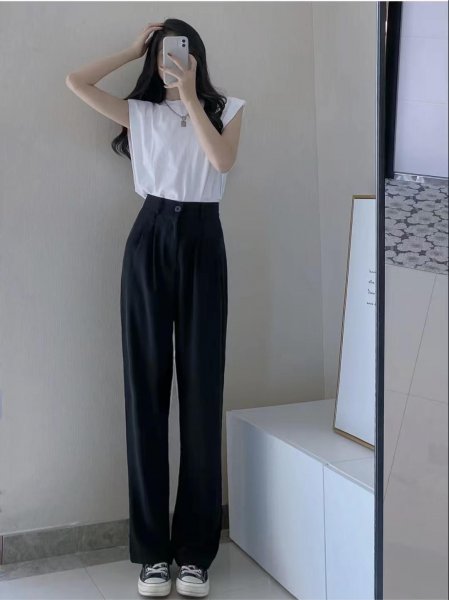 黑色西装裤配什么上衣比较好