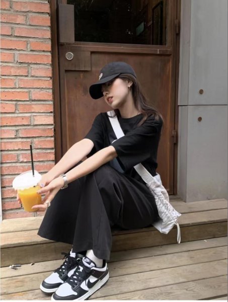 黑色西装裤配什么上衣比较好