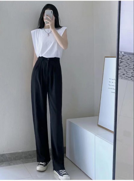 黑色西装裤配什么上衣比较好