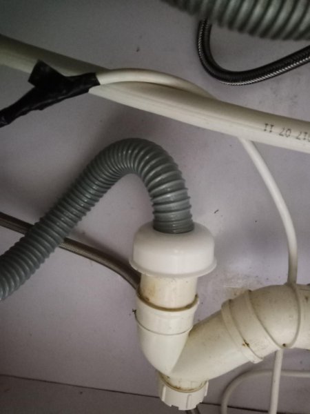 厨房下水道不堵但是反味儿的原因