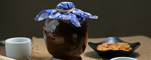 酒桌上摆放什么物件